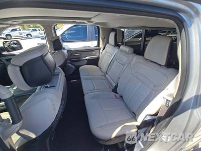 2025 Ram 1500 Tungsten Crew Cab Short Bed - zdjęcie 13 z 20 - miniatura
