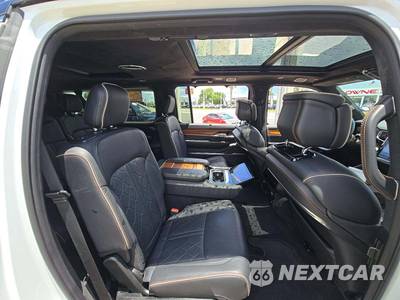 2024 Jeep Grand Wagoneer L Series III - zdjęcie 17 z 23 - miniatura