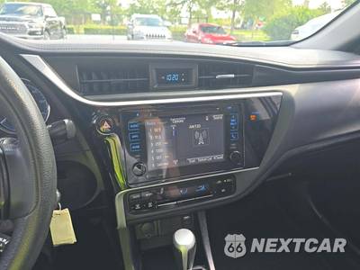 2018 Toyota Corolla LE Sedan - zdjęcie 10 z 25 - miniatura