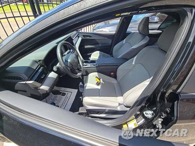 2025 Toyota Camry SE - zdjęcie 6 z 20 - miniatura