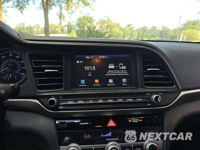 2020 Hyundai Elantra SEL Sedan - zdjęcie 10 z 24 - miniatura