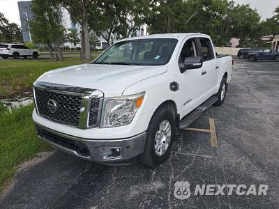 2017 Nissan TITAN SV Crew Cab Short Bed