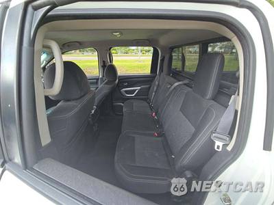 2017 Nissan TITAN SV Crew Cab Short Bed - zdjęcie 13 z 24 - miniatura