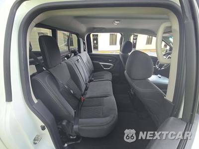 2017 Nissan TITAN SV Crew Cab Short Bed - zdjęcie 16 z 24 - miniatura
