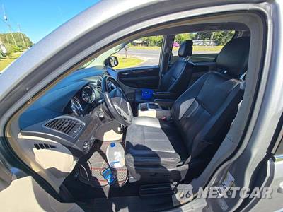 2016 Chrysler Town & Country Touring 121.2" WB - zdjęcie 6 z 25 - miniatura