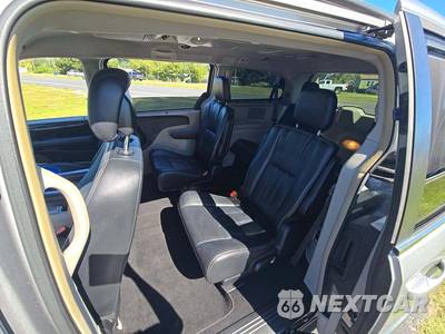 2016 Chrysler Town & Country Touring 121.2" WB - zdjęcie 13 z 25 - miniatura