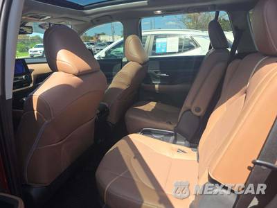 2025 Toyota Grand Highlander Platinum - zdjęcie 13 z 22 - miniatura