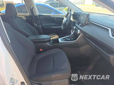 2022 Toyota RAV4 LE - zdjęcie 18 z 21 - miniatura