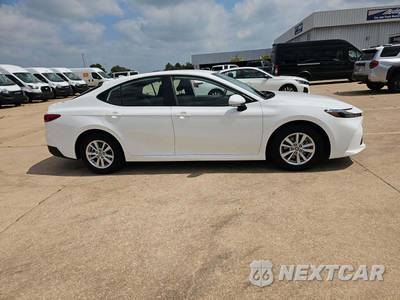 2026 Toyota Camry LE - zdjęcie 4 z 24 - miniatura