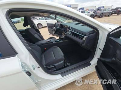 2026 Toyota Camry LE - zdjęcie 18 z 24 - miniatura