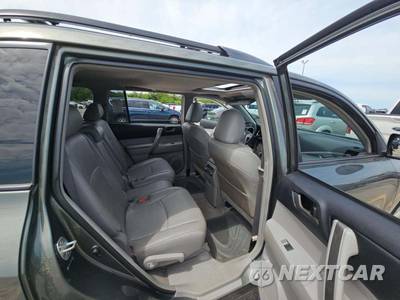 2010 Toyota Highlander SE - zdjęcie 17 z 32 - miniatura