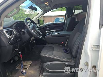 2019 Nissan TITAN SV Crew Cab Short Bed - zdjęcie 6 z 21 - miniatura