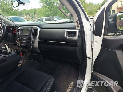 2019 Nissan TITAN SV Crew Cab Short Bed - zdjęcie 19 z 21 - miniatura