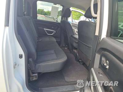 2019 Nissan TITAN SV Crew Cab Short Bed - zdjęcie 16 z 21 - miniatura