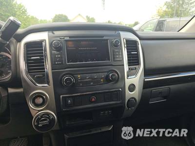 2019 Nissan TITAN SV Crew Cab Short Bed - zdjęcie 10 z 21 - miniatura