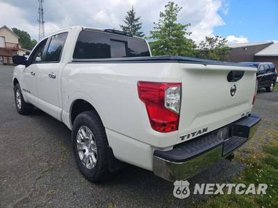 2019 Nissan TITAN SV Crew Cab Short Bed - zdjęcie 2 z 21 - miniatura