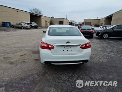 2017 Nissan Altima 2.5 S - zdjęcie 4 z 27 - miniatura