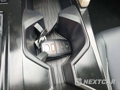 2026 Toyota Camry SE - zdjęcie 8 z 26 - miniatura