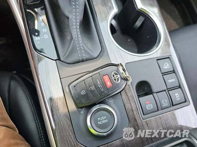 2025 Toyota Highlander Limited - zdjęcie 8 z 24 - miniatura