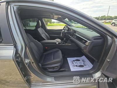 2026 Toyota Camry XSE - zdjęcie 15 z 17 - miniatura