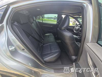 2026 Toyota Camry XSE - zdjęcie 13 z 17 - miniatura