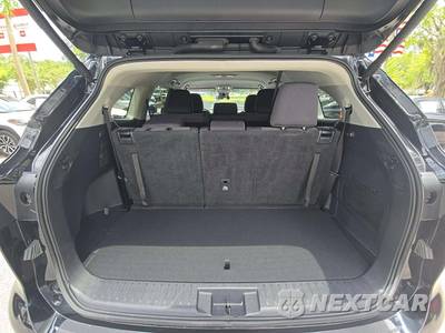 2024 Toyota Highlander LE - zdjęcie 12 z 18 - miniatura