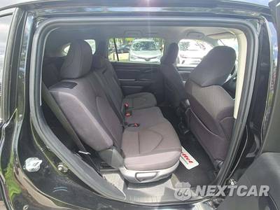 2024 Toyota Highlander LE - zdjęcie 14 z 18 - miniatura