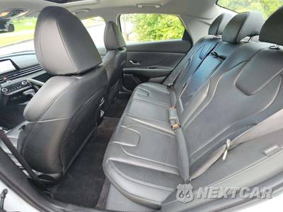 2025 Hyundai Elantra Limited - zdjęcie 13 z 23 - miniatura