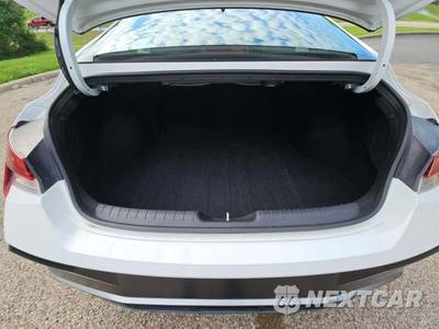 2025 Hyundai Elantra Limited - zdjęcie 14 z 23 - miniatura