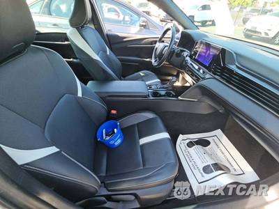 2025 Toyota Camry SE - zdjęcie 18 z 24 - miniatura