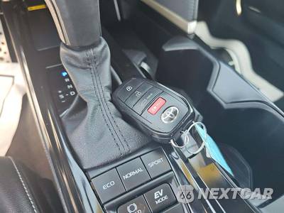 2025 Toyota Camry SE - zdjęcie 8 z 24 - miniatura