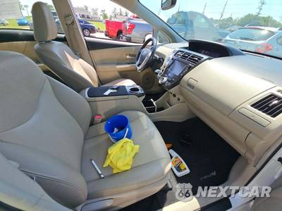 2013 Toyota Prius v Five - zdjęcie 18 z 23 - miniatura