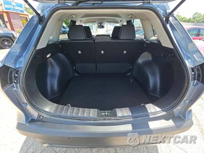 2025 Toyota Corolla Cross XLE - zdjęcie 14 z 22 - miniatura