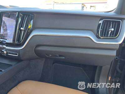 2018 Volvo XC60 T5 Momentum - zdjęcie 19 z 28 - miniatura