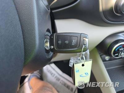 2023 Hyundai Venue SEL - zdjęcie 5 z 19 - miniatura