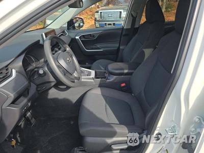 2024 Toyota RAV4 LE - zdjęcie 3 z 18 - miniatura