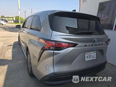 2021 Toyota Sienna LE 8-Passenger 120.5" WB - zdjęcie 2 z 33 - miniatura
