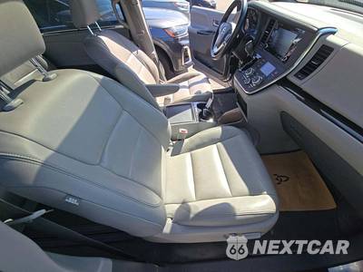 2018 Toyota Sienna XLE 8-Passenger 119.3" WB - zdjęcie 18 z 28 - miniatura