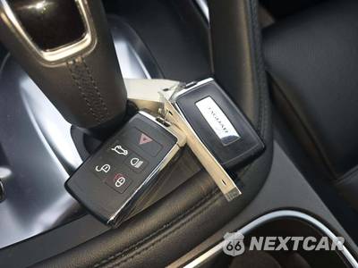 2020 Jaguar E-PACE SE - zdjęcie 5 z 17 - miniatura