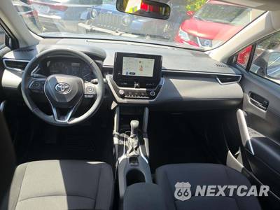 2025 Toyota Corolla Cross LE - zdjęcie 10 z 21 - miniatura