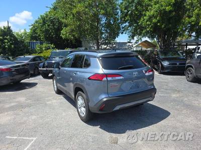2025 Toyota Corolla Cross LE - zdjęcie 2 z 21 - miniatura