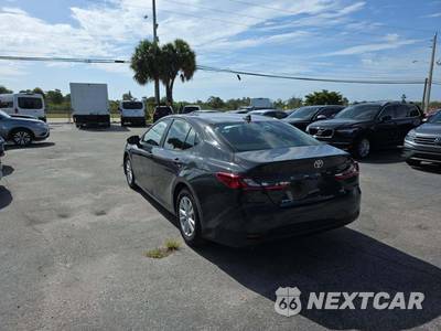 2026 Toyota Camry LE - zdjęcie 2 z 20 - miniatura