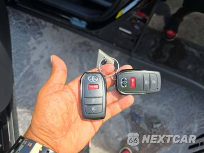 2024 Toyota Corolla Cross LE - zdjęcie 8 z 21 - miniatura