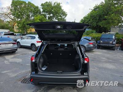 2024 Toyota Corolla Cross LE - zdjęcie 14 z 21 - miniatura