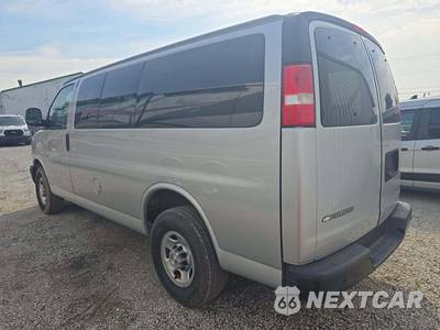 2023 Chevrolet Express 2500 Passenger Van LS 1LS 135.2" WB - zdjęcie 2 z 23 - miniatura