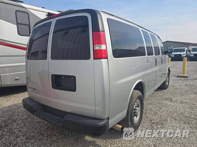 2023 Chevrolet Express 2500 Passenger Van LS 1LS 135.2" WB - zdjęcie 3 z 23 - miniatura