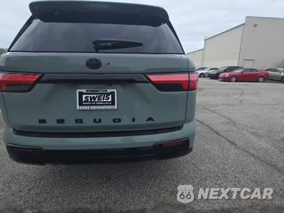 2024 Toyota Sequoia Platinum - zdjęcie 4 z 25 - miniatura