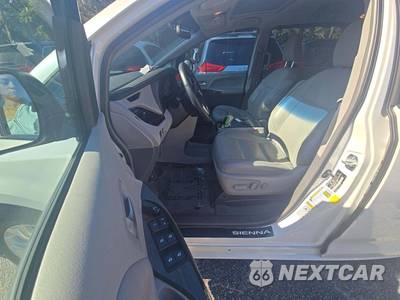 2015 Toyota Sienna XLE 8-Passenger 119.3" WB - zdjęcie 6 z 22 - miniatura