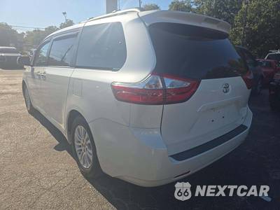 2015 Toyota Sienna XLE 8-Passenger 119.3" WB - zdjęcie 2 z 22 - miniatura