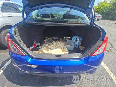 2015 Nissan Versa SV - zdjęcie 14 z 39 - miniatura